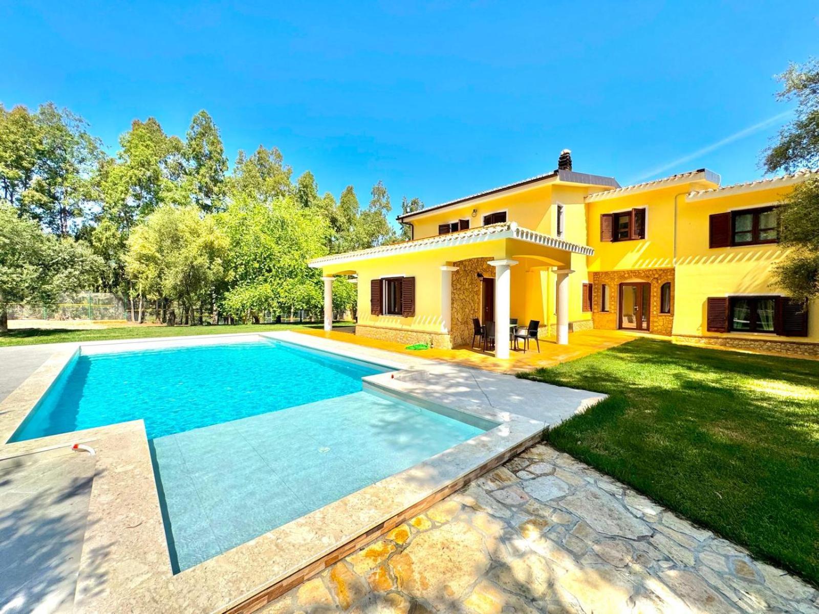 Villa With Pool Cardedu Eksteriør billede